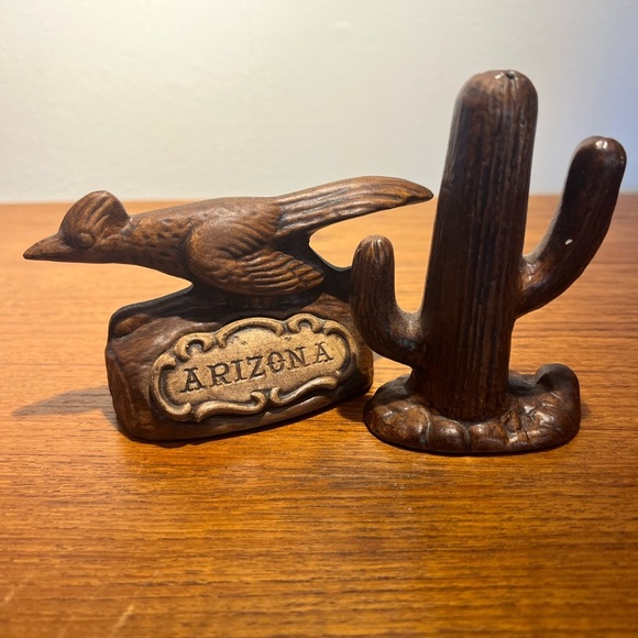 Vintage Treasure Craft ARIZONA Road Runner and Cactus Salt & Pepper Set - Picture 2 of 12